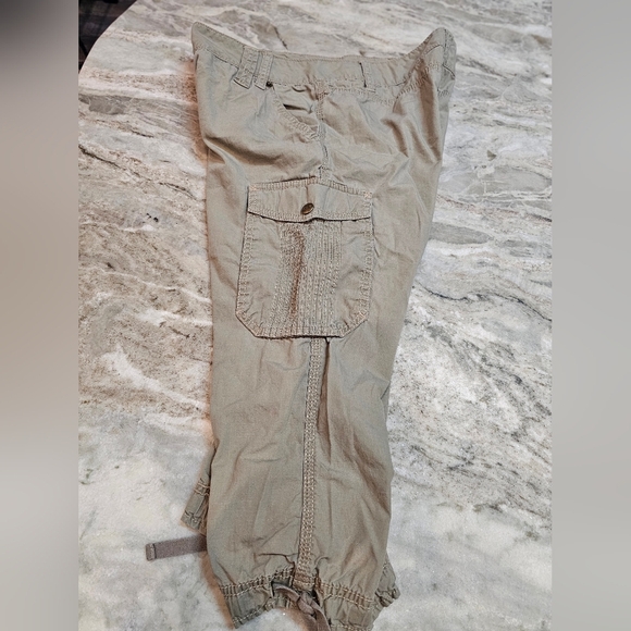 DKNY Active Women’s Khaki Cargo Capri Pants Size 4 | Outdoor Utility Pockets - Picture 9 of 12
